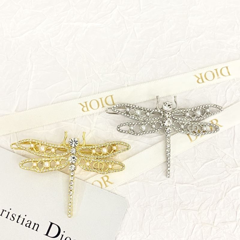 chr1st1an D10r brooches